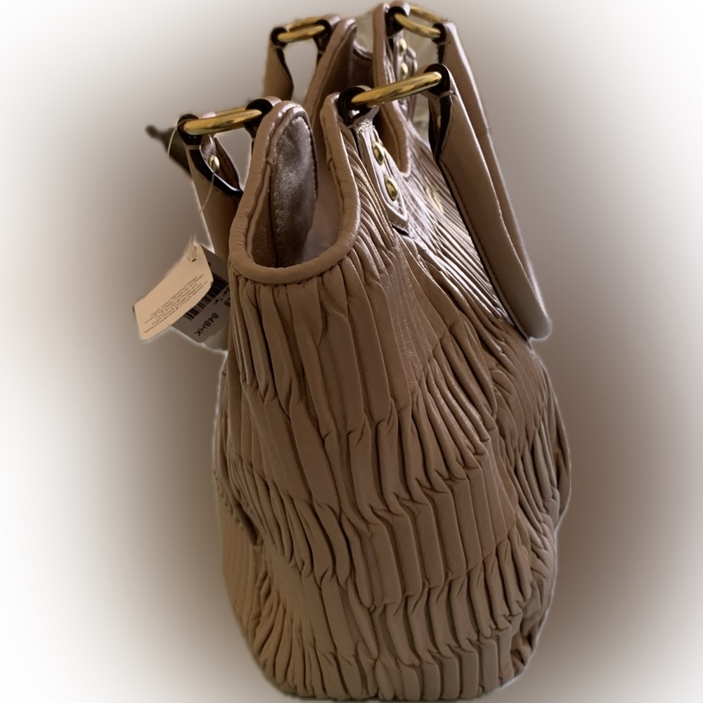 Coach NWT $689 MSRP Madison Gathered Leather Lindsey Tan Satchel - Picture 5 of 12